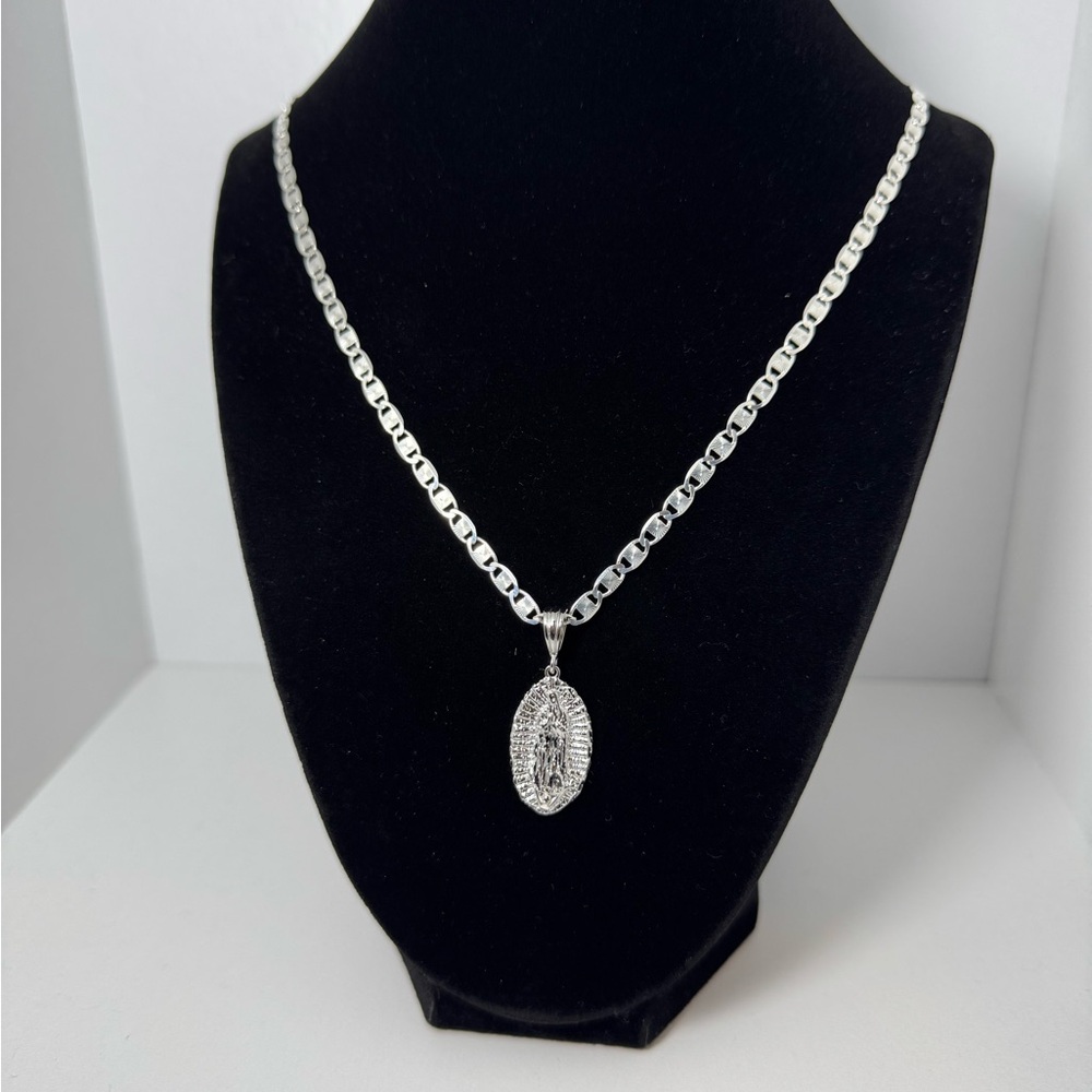 Cadena con dije de la virgen de Guadalup plata 925